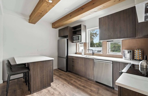 Kerns House | Spacious 6BR - New Spanish Home in Best Kerns Spot