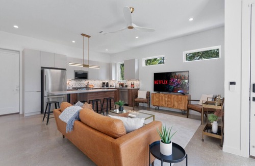 MLK House | Spacious 6BR Retreat: Two Homes Side-by-Side - Ideal for Large Groups & Families