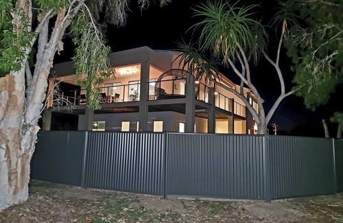 Burrum Heads House | Spacious 6BR Seaside Home Sleeps 12 Pet-Friendly 100m to Beach