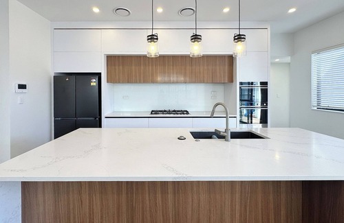 Flat Bush House | Spacious 7 BRs & 4.5 BHs house on Longhorn Drive