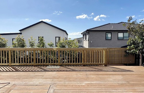 Flat Bush House | Spacious 7 BRs & 4.5 BHs house on Longhorn Drive
