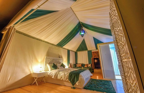 Gueliz Cabin | Spacious 9-bedroom lodge in enchanting Marrakech with WiFi, AC