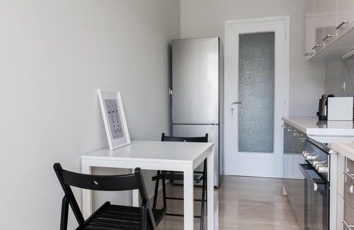 Marousi Apartment | Spacious & Airy 1BR Apartment near HELEXPO Marousi