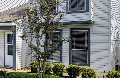 Fernandina Beach Condo | Spacious Amelia Island Retreat- 2 King Beds, Beach Walk, Tennis & Pets OK