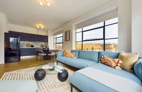 Hoxton Apartment | Spacious and Bright Apartment by Tech City