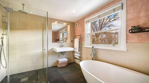 Maida Vale Apartment | Spacious and Bright 4 Bedroom Flat