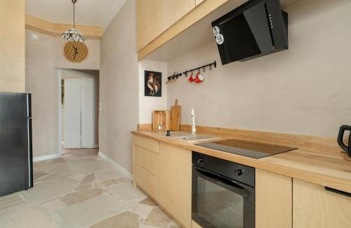 Grunwald Apartment | Spacious and Bright Apartment with Balcony near MTP by Noclegi Renters