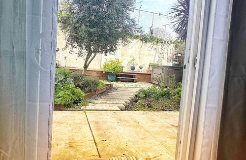 Bayview House | Spacious and Central 2BR Garden View Suite