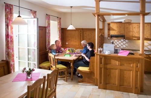 Haundorf Apartment | Spacious and comfortably furnished FeWo-Seeblick* (78sqm) for up to 4 people with balcony - vacation on the farm
