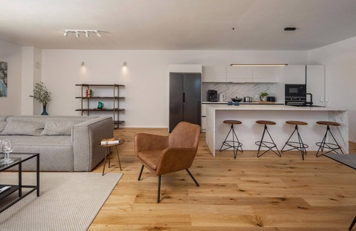 Kostrena House | Spacious and comfortable cottage with swimming pool and great views of the sea.