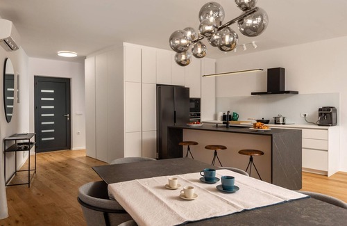 Kostrena House | Spacious and comfortable cottage with swimming pool and great views of the sea.