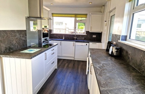 Croyde House | Spacious And Comfortable Traditional Croyde Cottage- short walk to beach