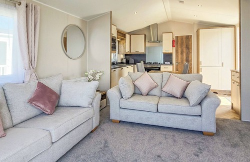 Lendalfoot House | Spacious and contemporary holiday home providing superb space and comfort.