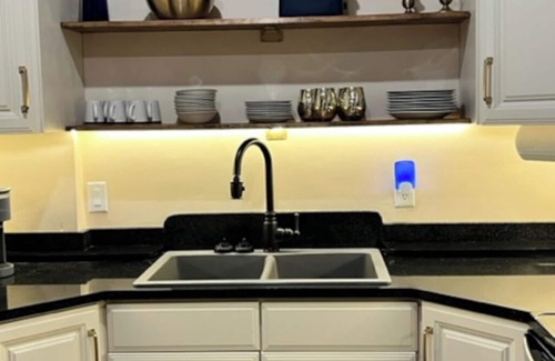 Cleveland Apartment | Spacious and fully equipped 3 bedroom apartment near Cleveland Clinic and CWRU