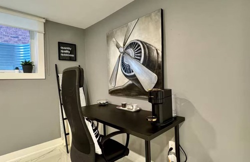 Erin Mills Apartment | Spacious and Luxurious 2BR Suite with Huge Windows