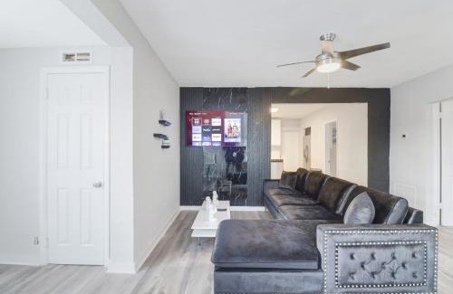 Miramar House | Spacious and luxurious home centrally located between Miami and Ft. Lauderdale