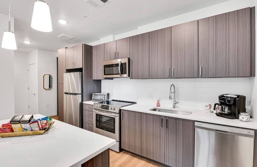 Jewell Heights - Hoffman Heights Apartment | Spacious and New 1B/1B Walk To Hospital
