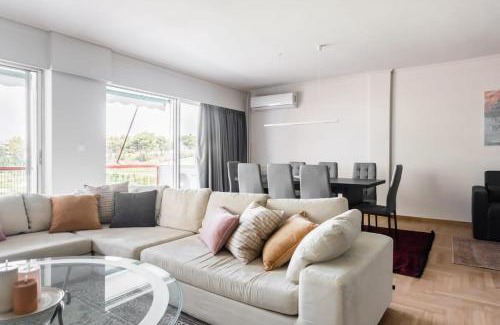 Alimos Apartment | Spacious and sunlit seaside flat