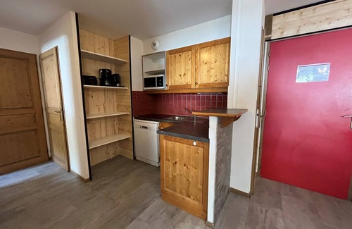 Val Cenis Apartment | Spacious Apartment for 6 at the Foot of the Slopes, Val-Cenis