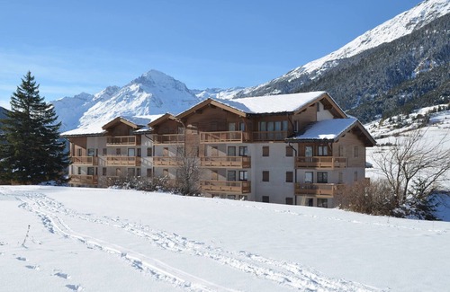 Val Cenis Apartment | Spacious Apartment for 6 at the Foot of the Slopes, Val-Cenis