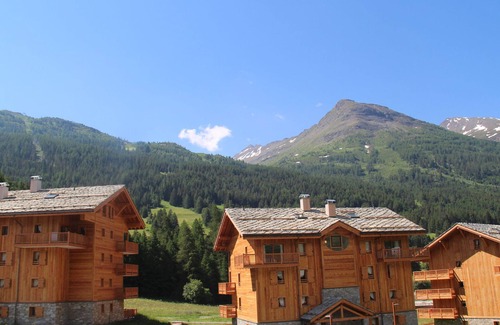 Val Cenis Apartment | Spacious Apartment at the Foot of the Slopes with Balcony
