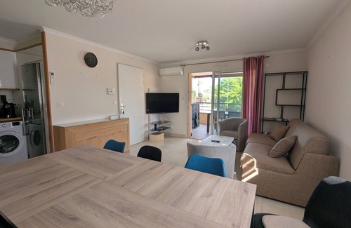 Valras-Plage Apartment | Spacious apartment with large balcony