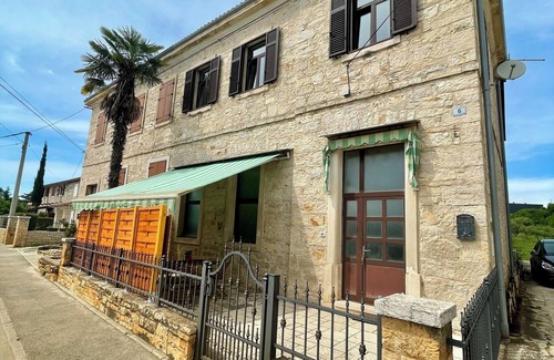 Vabriga Apartment | Spacious Apartment in Istrian Stone House with terrace and private parking space