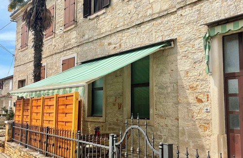 Vabriga Apartment | Spacious Apartment in Istrian Stone House with terrace and private parking space