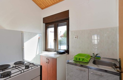 Peroj Apartment | Spacious apartment in Peroj with terrace