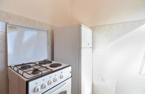 Peroj Apartment | Spacious apartment in Peroj with terrace