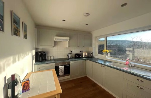 Croyde Apartment | Spacious Apartment in the center of Croyde