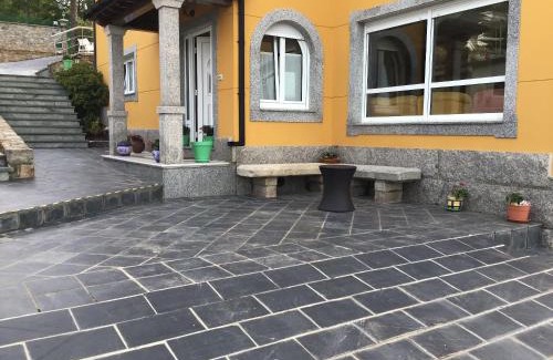 Faro Apartment | Spacious Apartment in Viveiro with Sea View