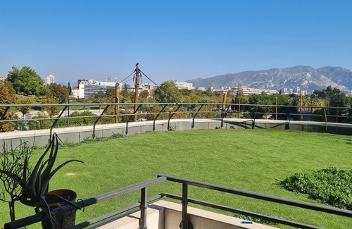 Le Rouet Apartment | Spacious apartment near Périer metro station and Parc 26e Centenaire