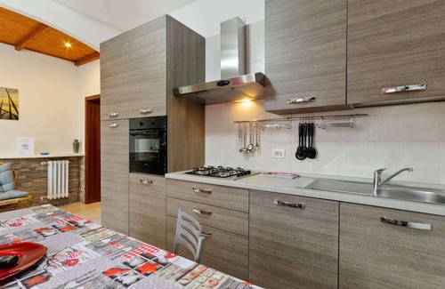 Saludecio Apartment | Spacious Apartment near Saludecio