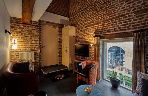 Mesch Apartment | Spacious Apartment near Town Center in Mesch