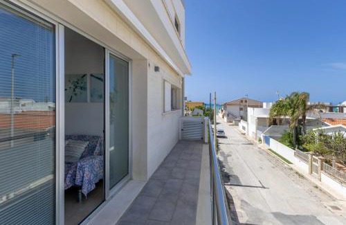 Punta Secca Apartment | Spacious apartment with sea view in Punta Secca