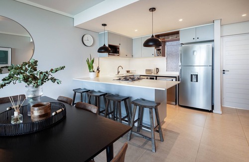 Umhlanga Ridge Apartment | Spacious Apartment with Sea Views , Inverter