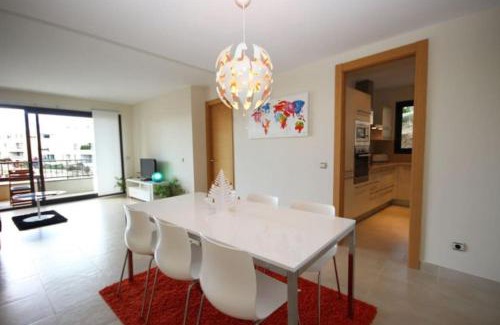 Marbella Apartment | Spacious apartment with 3 pools & gym