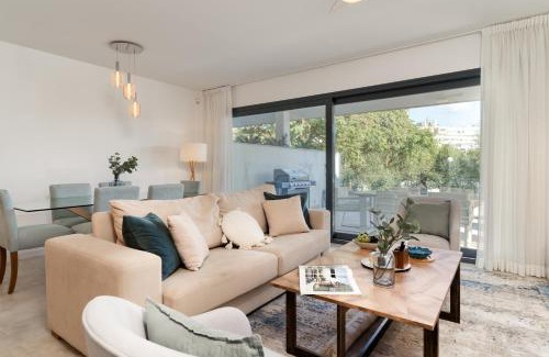 Estepona Apartment | Spacious apartment with terrace and garden close to the sea