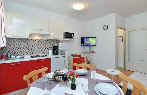 Mali Maj Apartment | Spacious apartment with garden