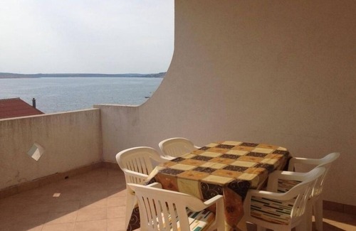 Kustici House | Spacious Apartments with a Beautiful View of the Beach - Wifi, AC, parking