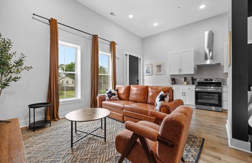 Talbot's Corner Apartment | Spacious Apt for 4 - Near Nash DT