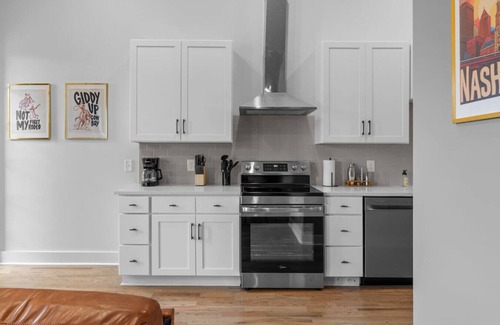 Talbot's Corner Apartment | Spacious Apt for 4 - Near Nash DT