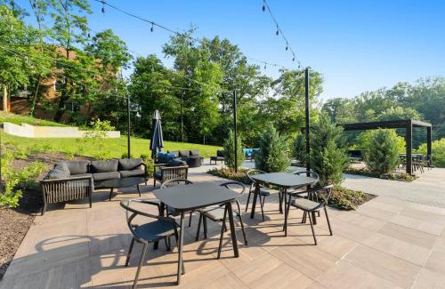 Radnor - Fort Myer Heights Apartment | Spacious Arlington Escape - Metro & Free Parking