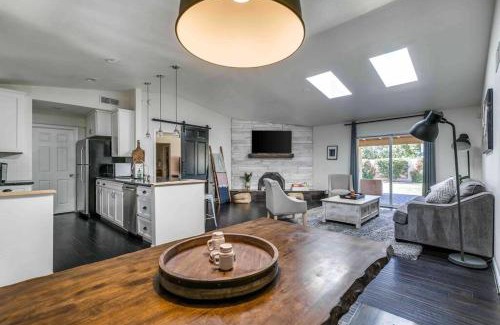 Trails North House | Spacious Backyard W Free Heated Pool, Tv And Bbq