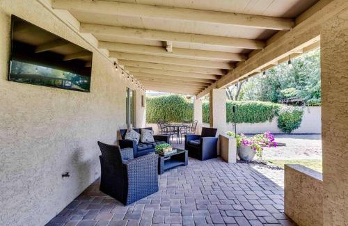 Trails North House | Spacious Backyard W Free Heated Pool, Tv And Bbq