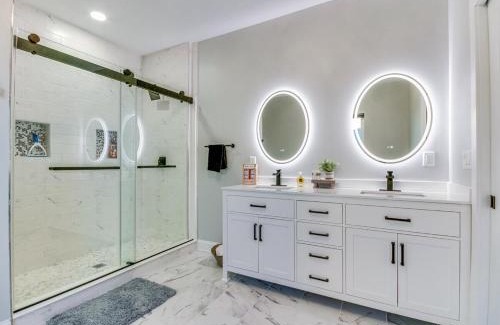 Indianapolis House | Spacious Barndominium walking distance-Lucas Oil!