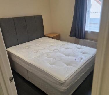 High Barnet Apartment | Spacious Barnet Flat in Tudor-Style Building