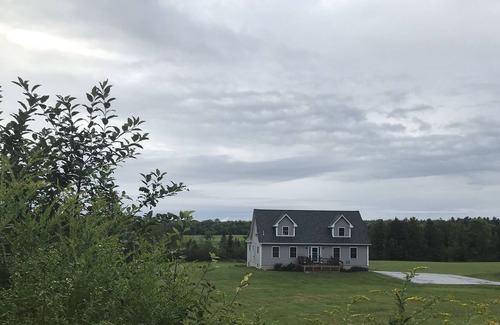 Weeks Mills House | Spacious Beautiful Home - 5 min from the lake!