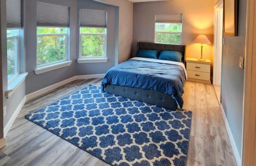 Lake Underhill House | Spacious Bedroom with private workspace, ensuite bathroom - Room# 1 in SHARED house NO PET